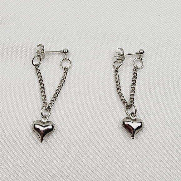 Exquisite Silvery Heart Chain Design Fashion Earrings - Picture 3 of 5